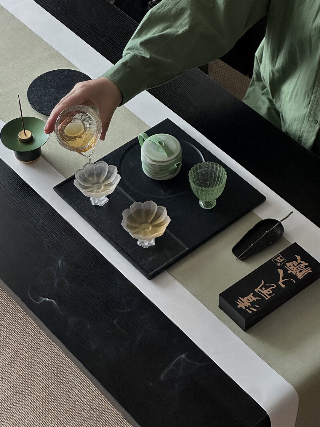 距中秋12天，茶桌的