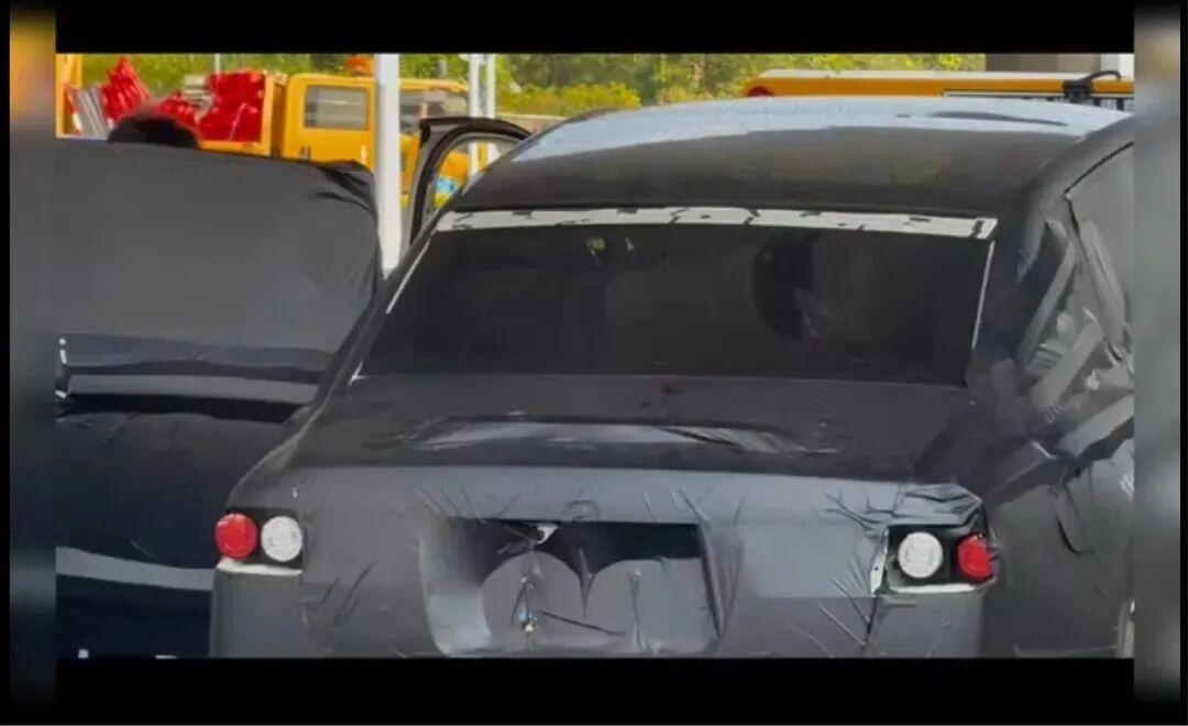奇瑞“量产装车”刷屏、官方口径仍是“2027年首批装车验证”，国标刚取消“半固态”叫法——把购车计划押后等固态电池之前，先算清哪年能买到、要多花多少钱、现在在售的算不算固态这三笔账
