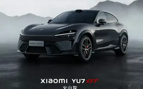 马力可以虚标，申报重量骗不了人：我把40万级纯电性能车的重量账，拆成推重比、胎宽、电量和用途四本摆一遍