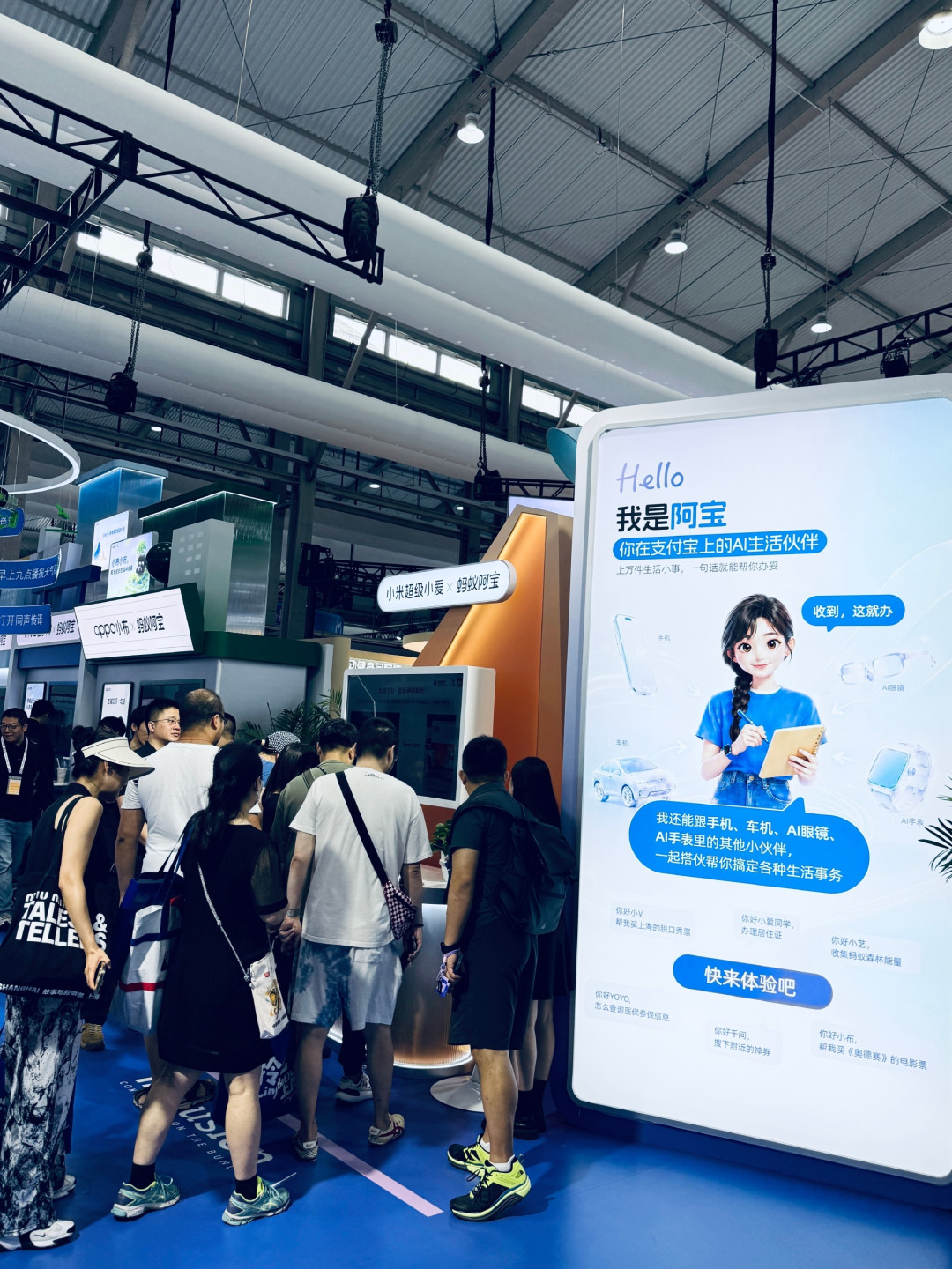 中小学生拿到的第一笔“投资”是算力:急着给娃掏万元AI编程课之前,先看这两本账——政策免费配给的通识课,和收真金的“起跑线”生意