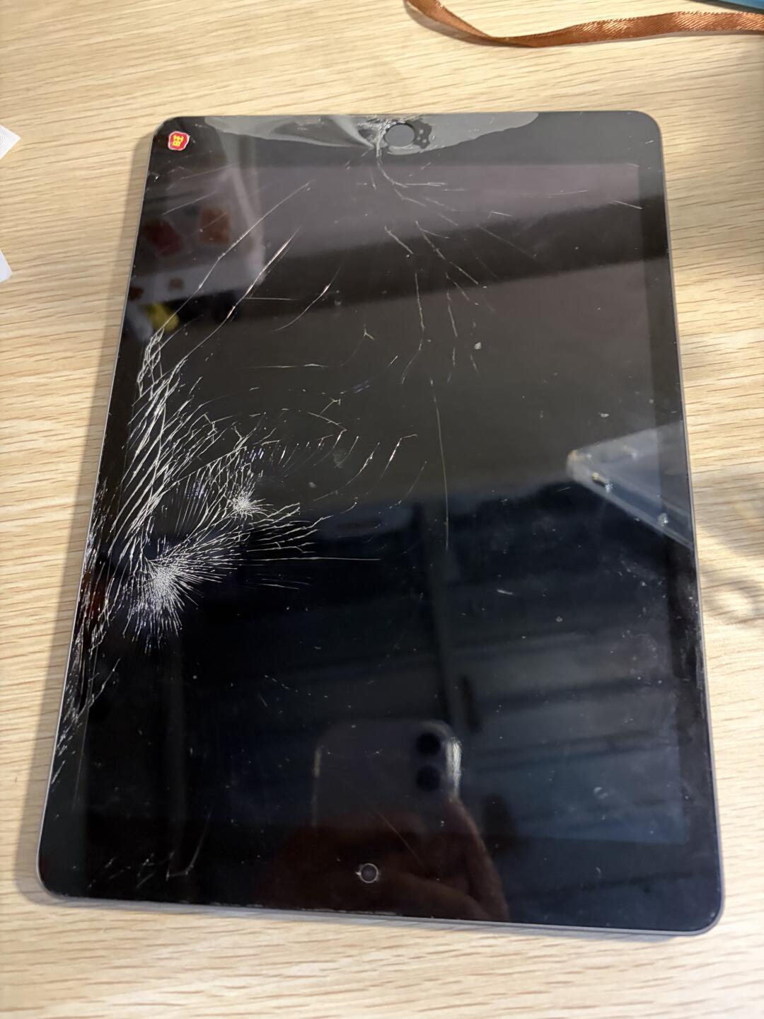 AppleCare+又涨100元,碎屏这笔账要重算了:从399换外屏到5499换总成,先对完屏幕结构、残值这两道线