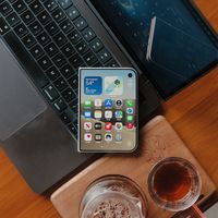 iPhone Duo 成交拍到 49999，你的旧折叠回收报价只剩 5980：换 Duo 之前，先把这三个价分开
