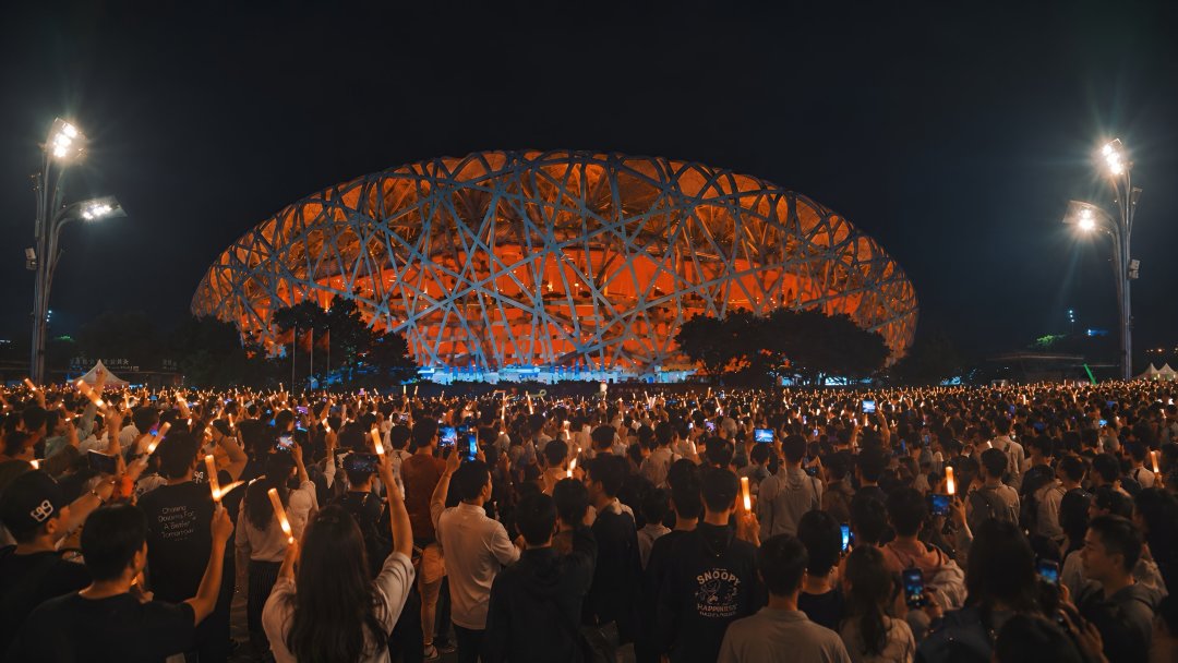 五月天162场落幕、谢霆锋重返重庆之后：秋天的