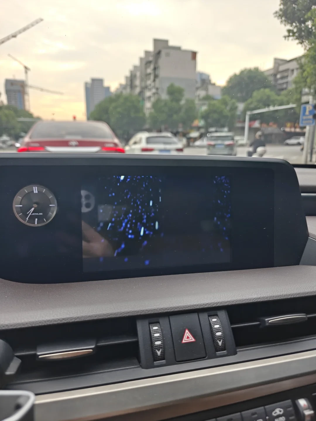 “最不容易坏”的豪华车，同一早集体无限重启：9·11雷克萨斯车机事故，先看清你的车带不带DCM