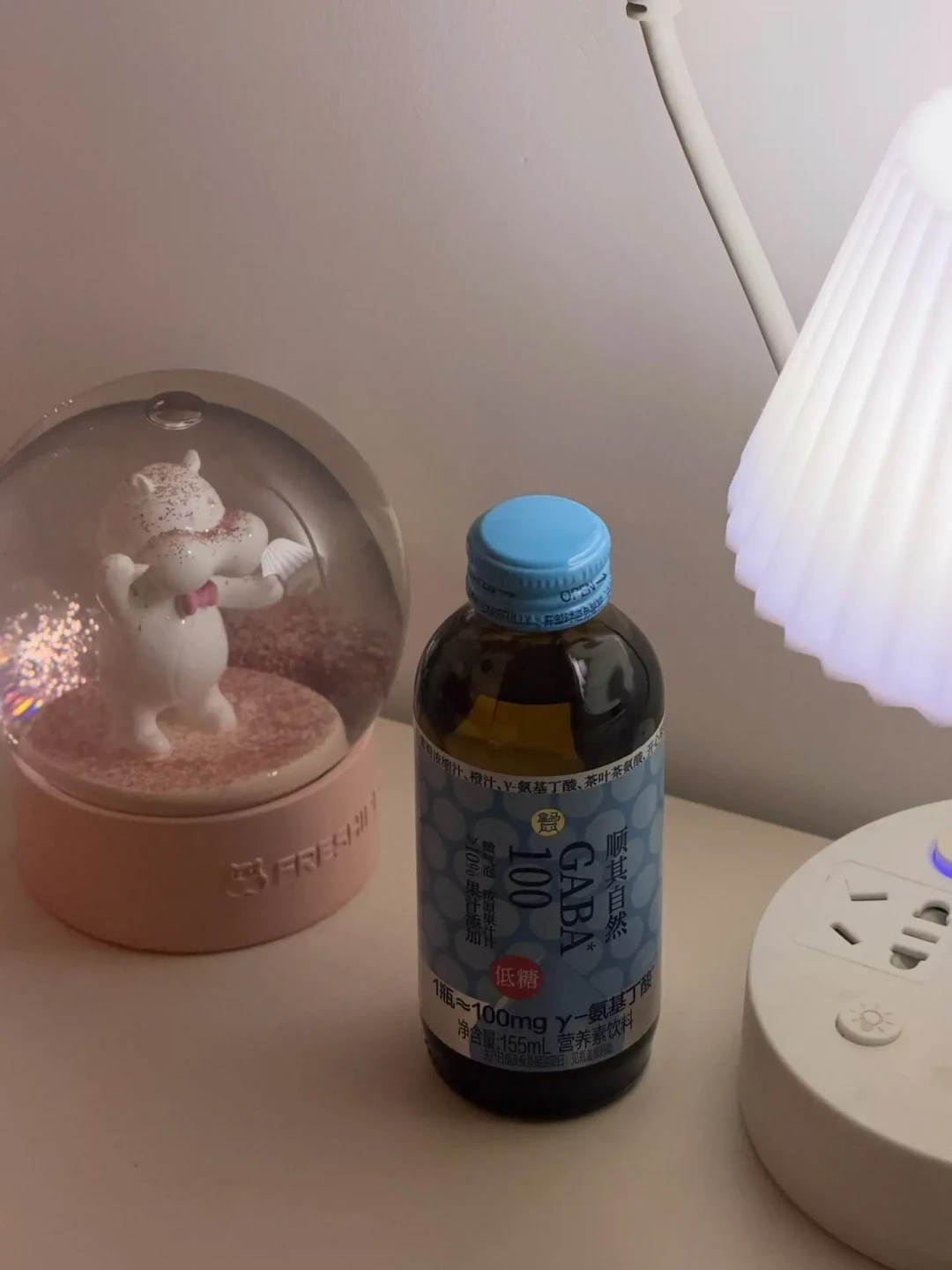 盒马那瓶“嘎巴就睡”的小棕瓶卖断货了:一半人说倒头就睡,一半人三点还醒着