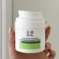 换季泛红刺痛季开闸：知乎一小时连发3篇"皮肤科实测"，求助帖评论区15条"退红"同一分钟冒出来——买修护霜前，先分清你的红是哪一种红