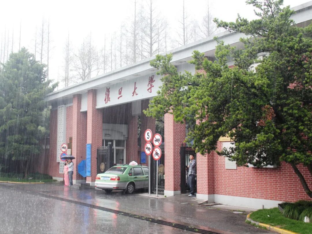 预报名临近,50所「教写作」的硕士院校摆开:门票从2万4到20万,想靠考研学写作的先把这三笔账算完