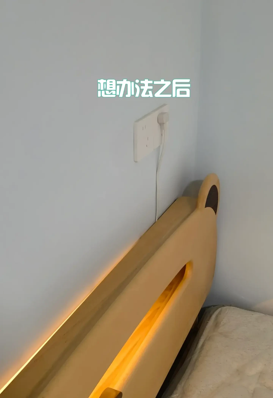 一条4539赞的视频,把玄武床床头插座的老底掀了:对完5个床系列的插座布局和两年投诉帖,带插座版最大的坑是你家充电头