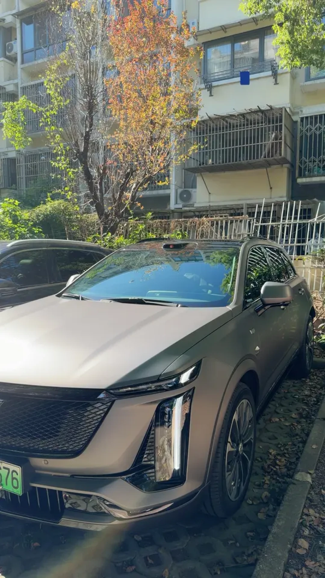 澎程20.99万撞进XT5 PHEV:5万差价对齐配置只剩1万,摆完两张落地单和四套订金规则,退订前先算这三笔账