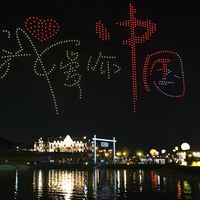 国庆还有18天，孩子朗诵篇目可能撞了仨邻校：B站高播放获奖稿、小红书“免费领”资料包、最容易丢分的读音，我们全核了一遍