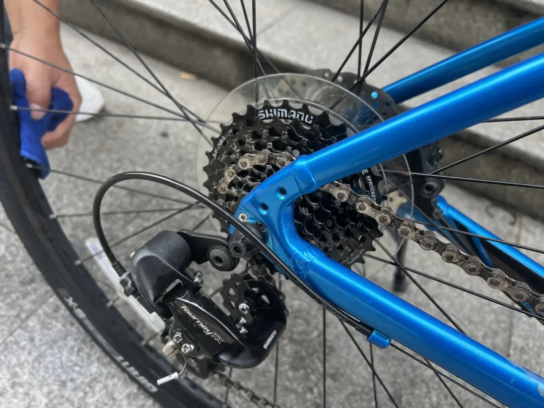 新老款一起卖、XL码要碰运气:捷安特Escape的400块差价,到底买的是哪三件事