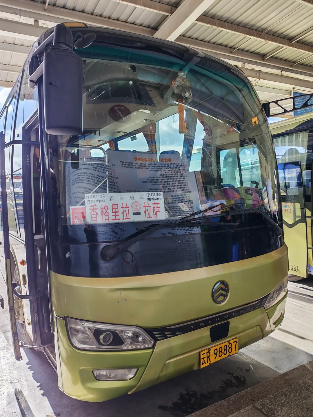 拉宏桑“坐公交去西藏”更到云南:一边被起哄一边被劝退,这个B站“电子旅行青蛙”追更前先算清三笔账