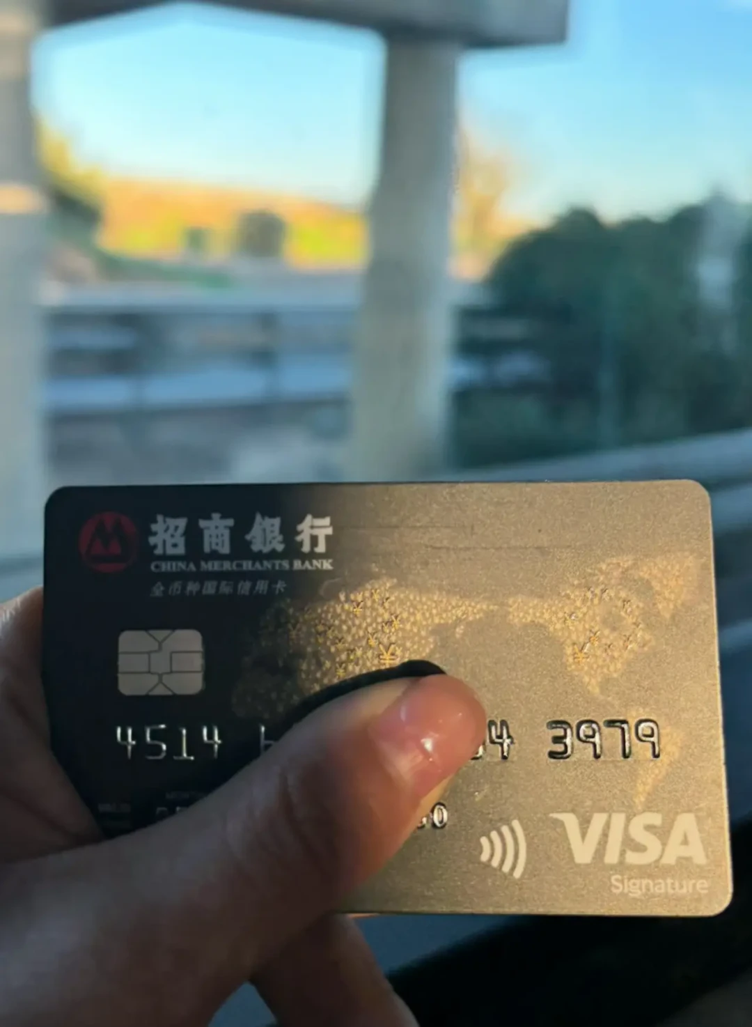 POS机上那个“人民币”按钮,是欧洲最贵的一秒:对完DCC实测帖和ATM三层费用清单,国庆带卡这笔账只剩一种算对法
