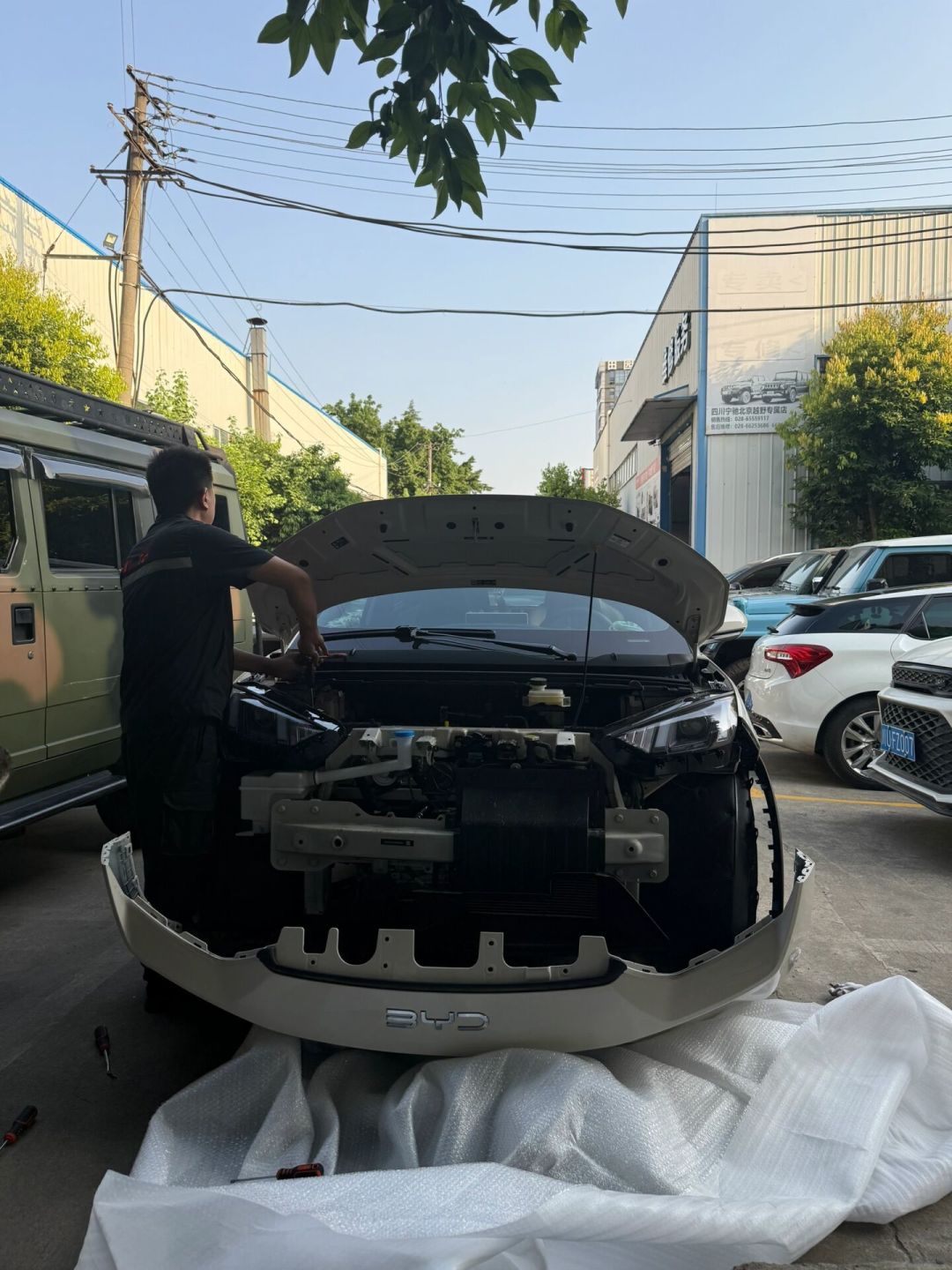 低配电车的蜡烛灯,车主们已经趟出三条路:换灯泡、移植高配、开壳上透镜,各自的翻车点差得很远
