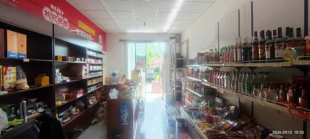 中秋前12天:32万家烟酒店在关门,「充值送酒」的海报却贴得更凶——办卡钱交出去之前,先把三笔账算完
