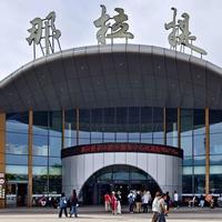 电吉他开进那拉提草原：两天12组音乐人、免票观演，这个5A景区的新算盘，国庆去伊犁的人得先看懂