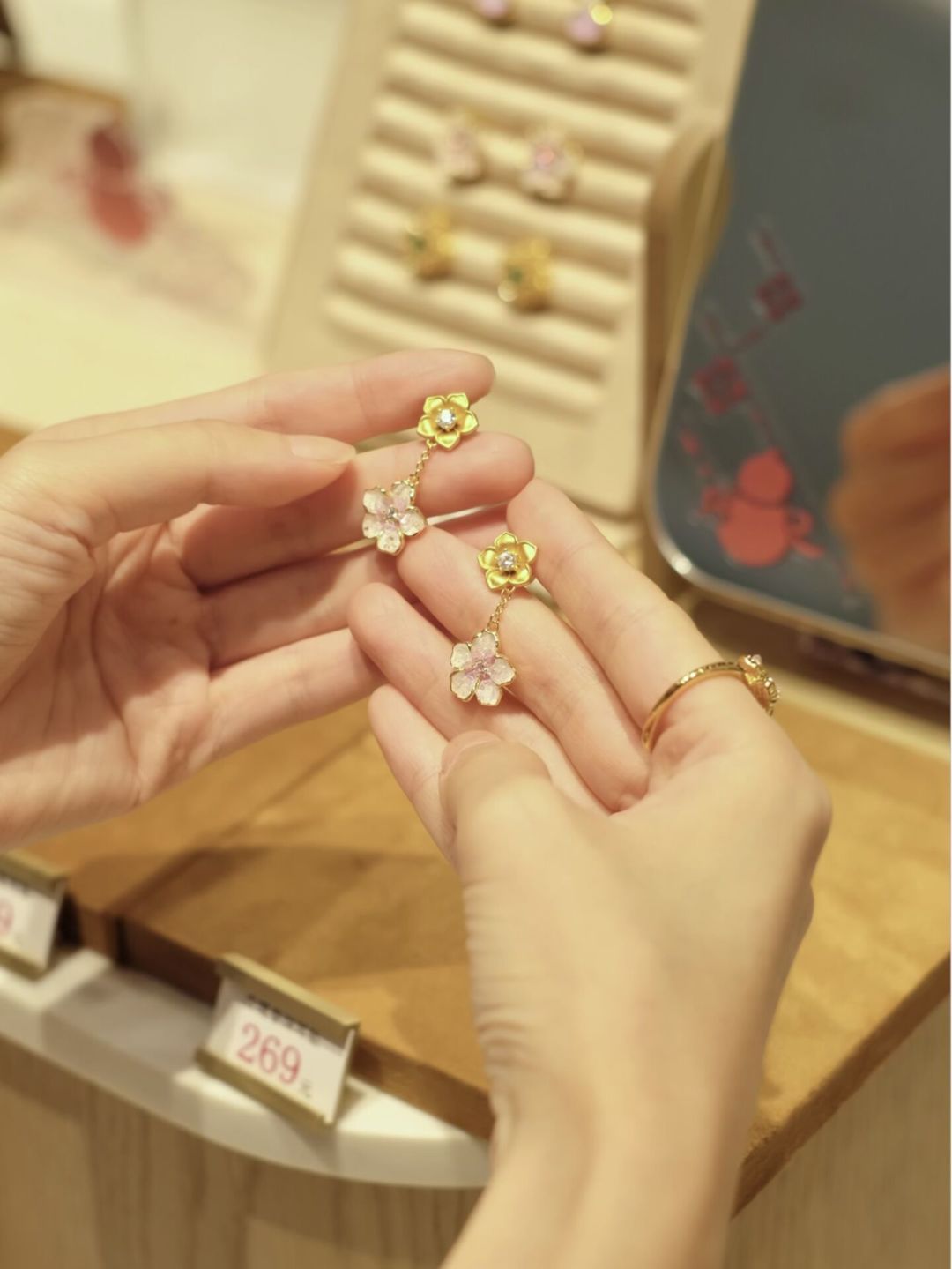 凡人联名累计卖了1.25亿,铜师傅净利润128万:道友的钱,正在养出一条第二曲线