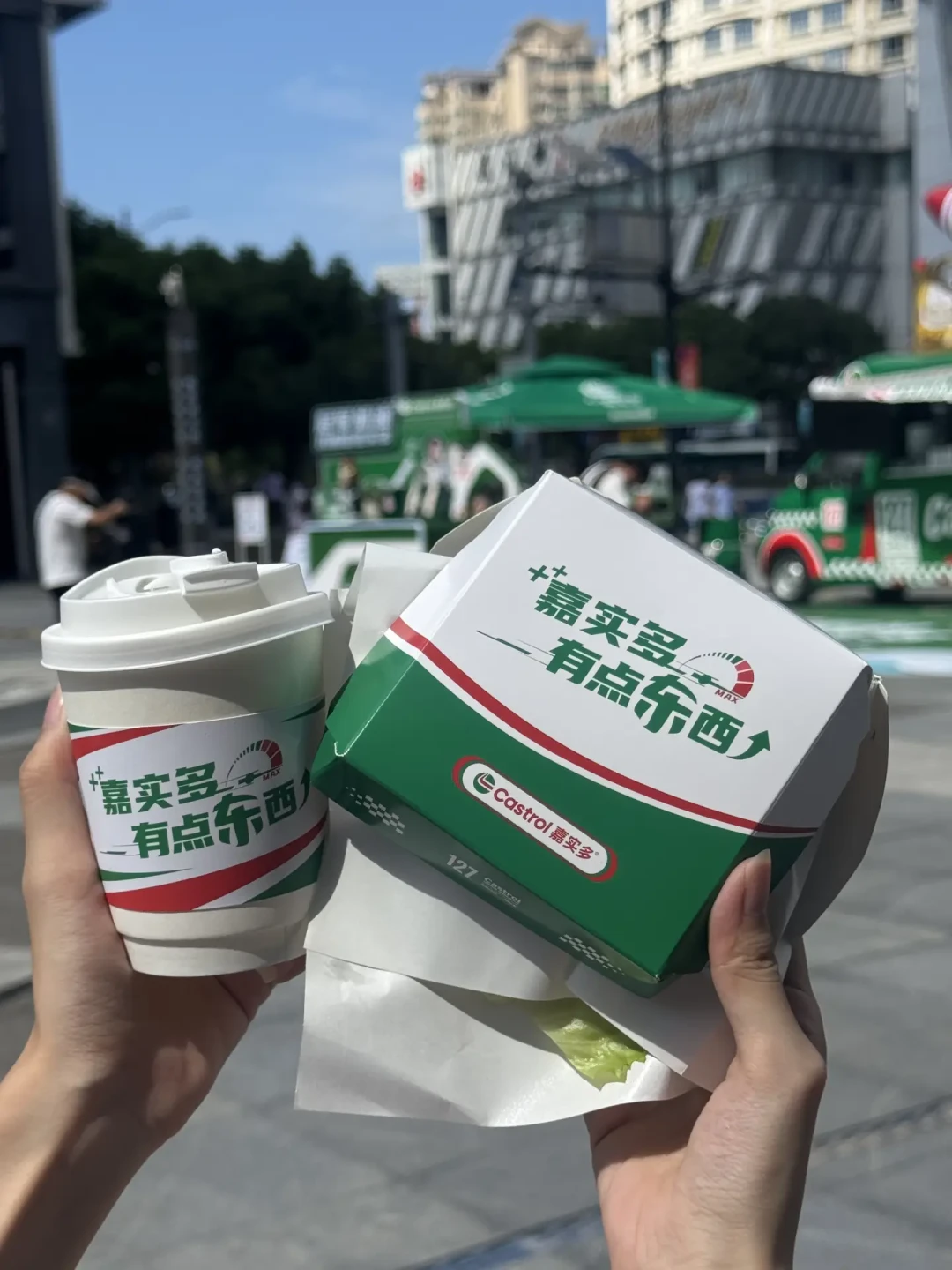 樊振东的陈列进了10城门店,嘉实多同一周发了条