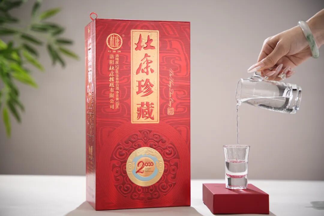 拍场97.8%成交、家里越存越不香:浓香老酒之争一次说清,附你柜里那几瓶的自查表