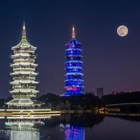 今年中秋月"十七圆"：我把新华社的望时、百年的圆月统计和唐宋人"怕不圆"的句子都核了一遍，这份观月帖这样发才不露怯