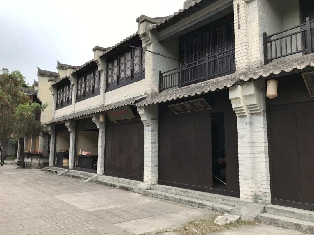 # TVB官号这两周忙着推的《金装四大才子》:26年后才很多人发现,秋香和秋月都是关咏荷