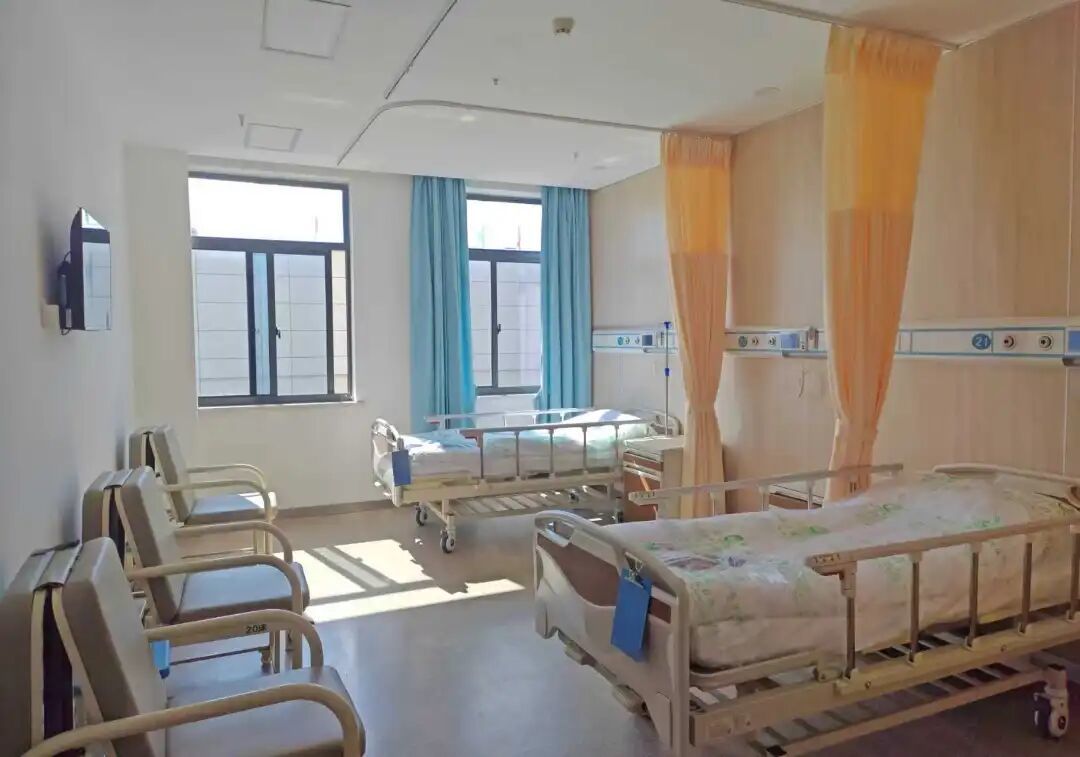 安宁疗护200元/天进医保甲类：想接爸妈出ICU，先算清这三笔账