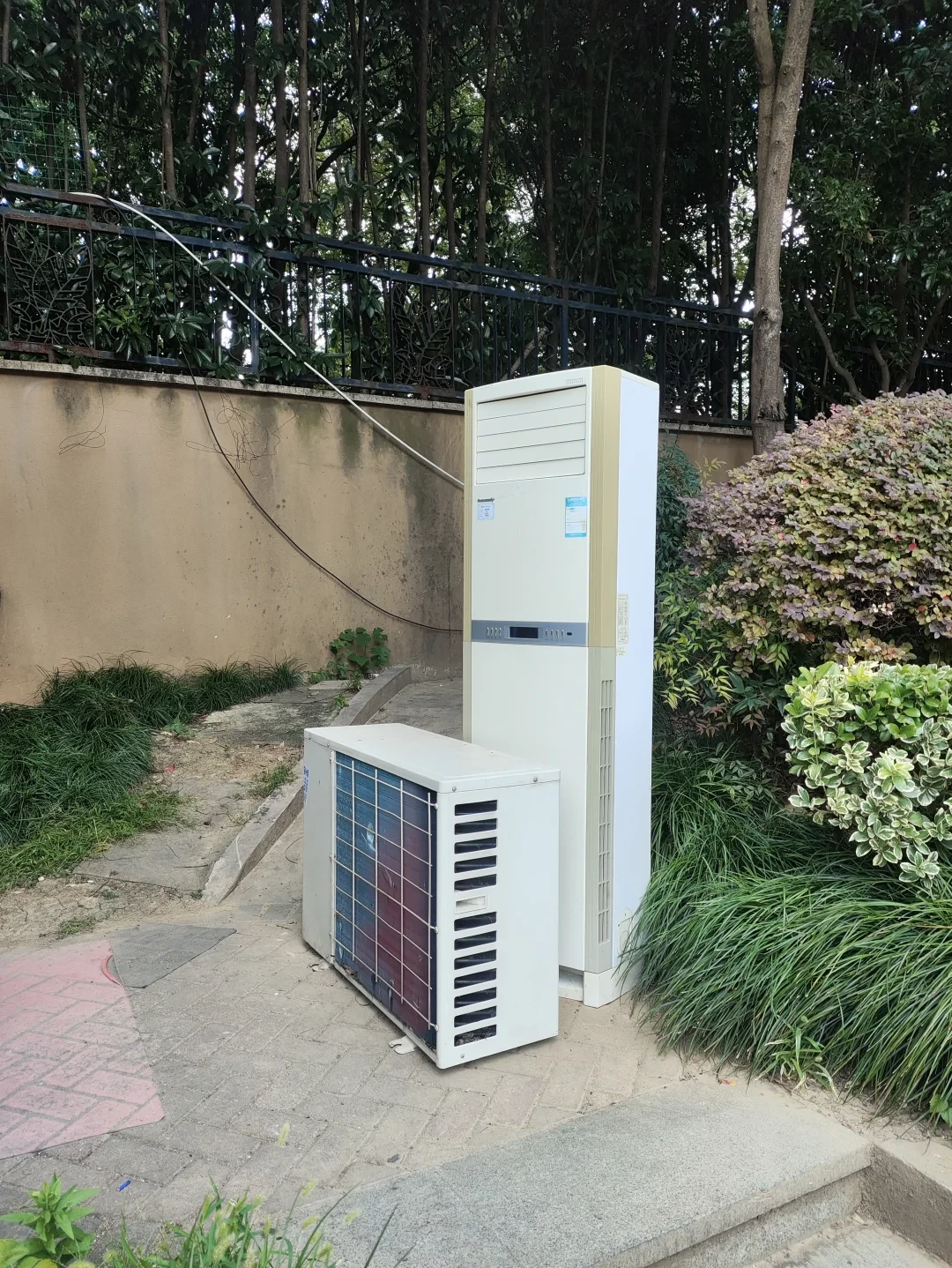 格力换新“单台最高直降2700”通知是真的,但多半不是你的账:叠满要先买万元柜机,主流挂机现实只能省700-1050——金九下单前先算这三笔