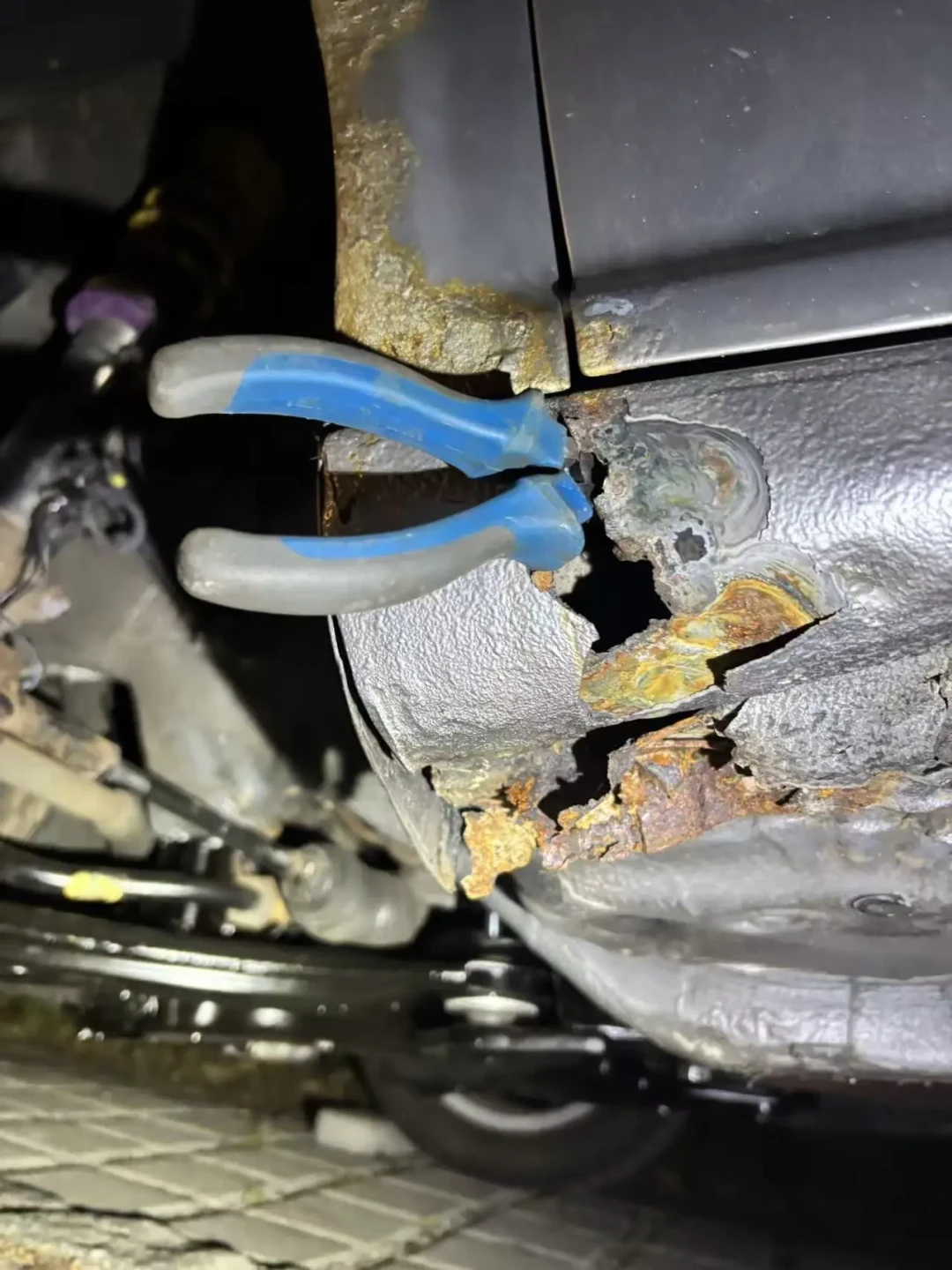 “就洗了个车,啥都没修”:2万播放的中配法拉利“修复”视频,被评论区戳穿——老车修复视频,先分清5档,再过6条审计线