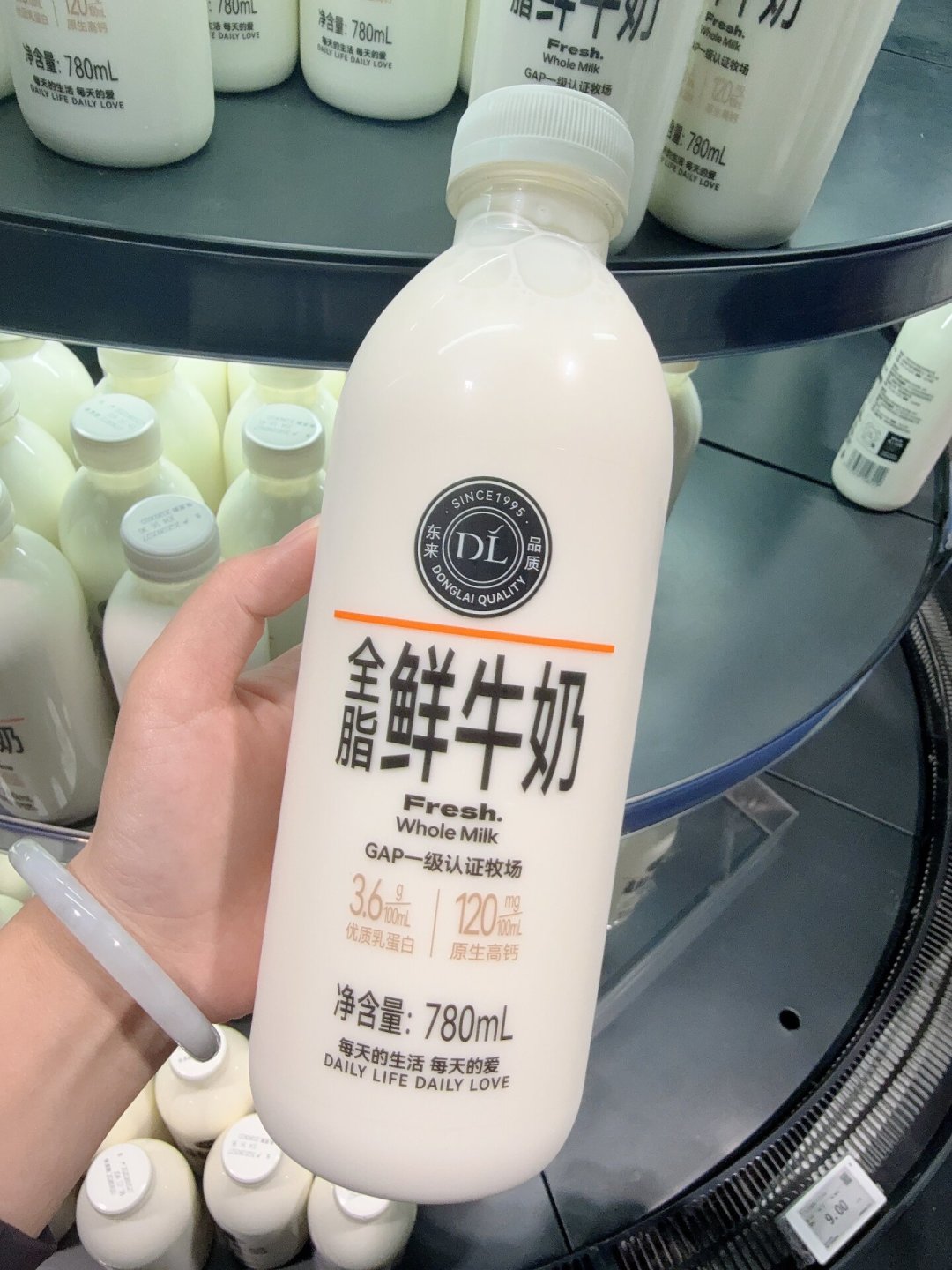 “无添加纯牛奶”清单在唬你:配料表只有“生牛乳”已是纯牛奶法定底线,2027年3月16日后连“0添加”字样都要禁——付溢价前先看清货架三档