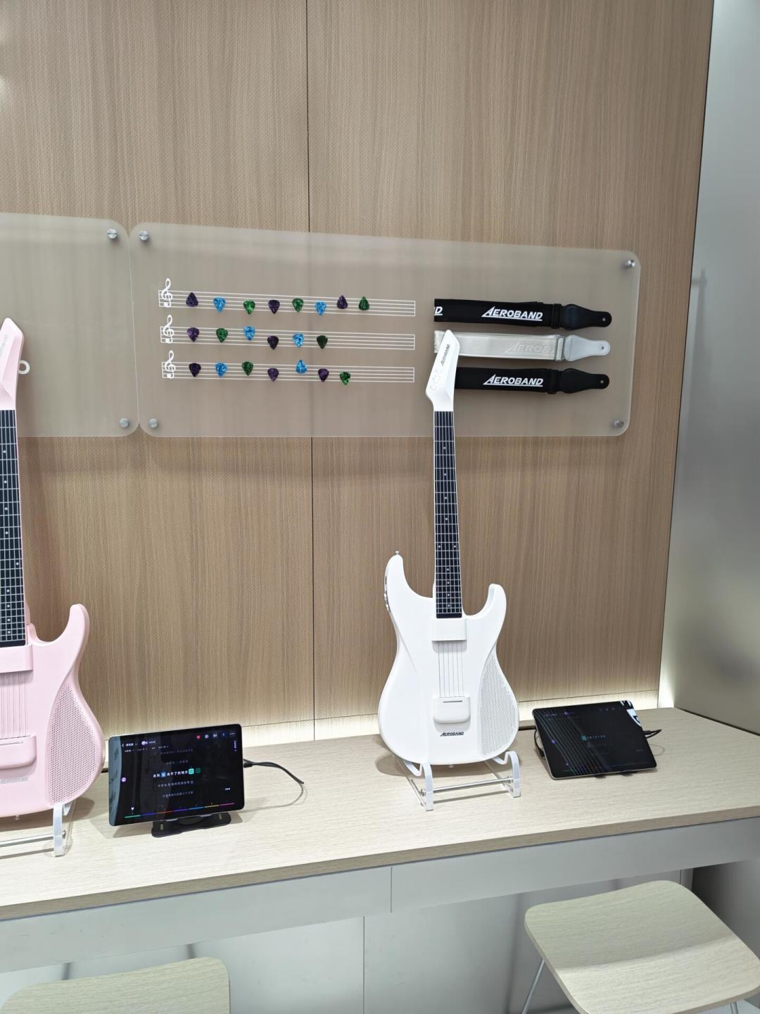 线上吵了一年没结果的品牌开店了:AeroBand全国首店,到店到底该试什么