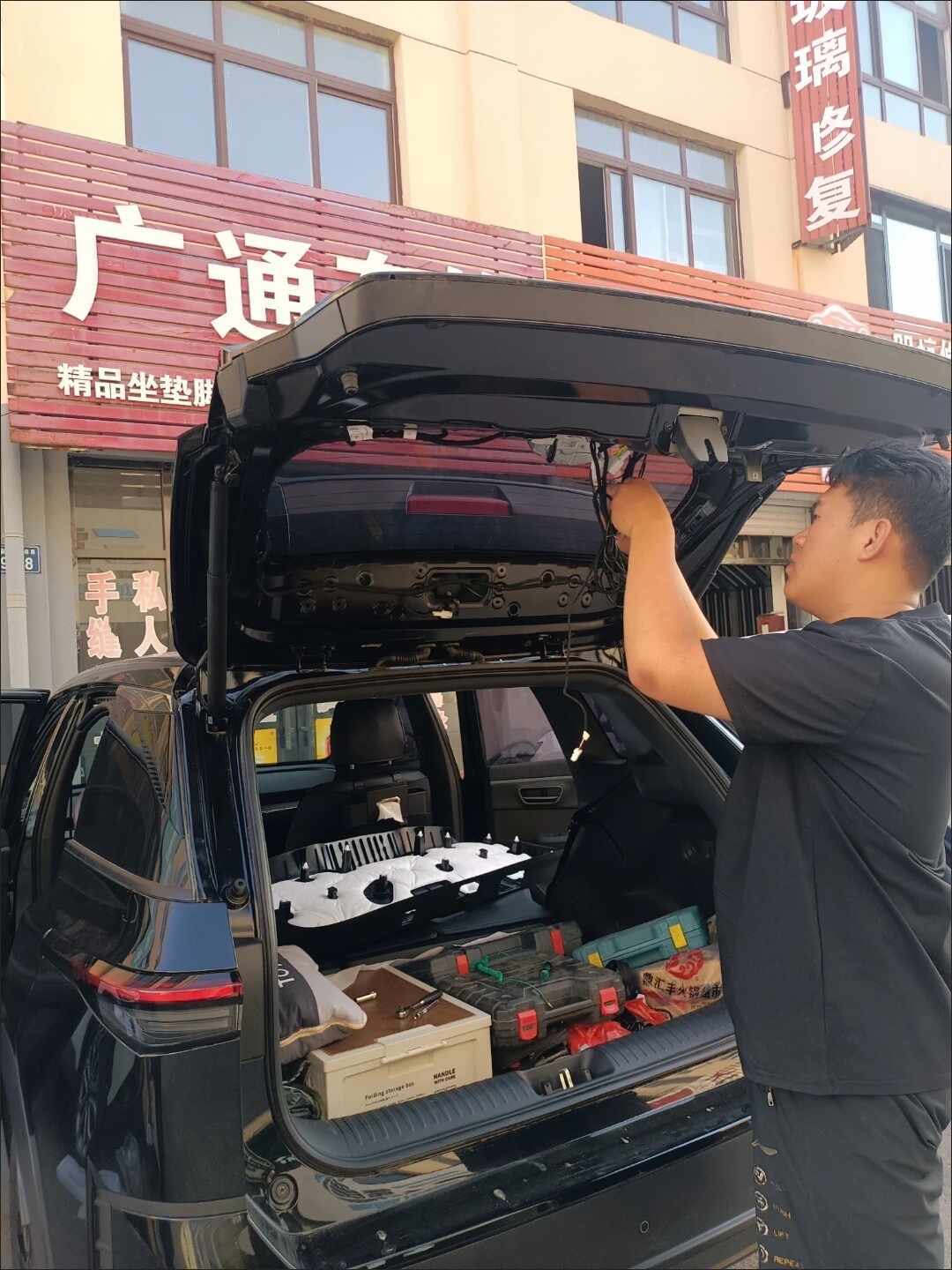 2027款海豹06顶配都没给电动尾门：后装这笔钱，谁在买配置、谁在买麻烦