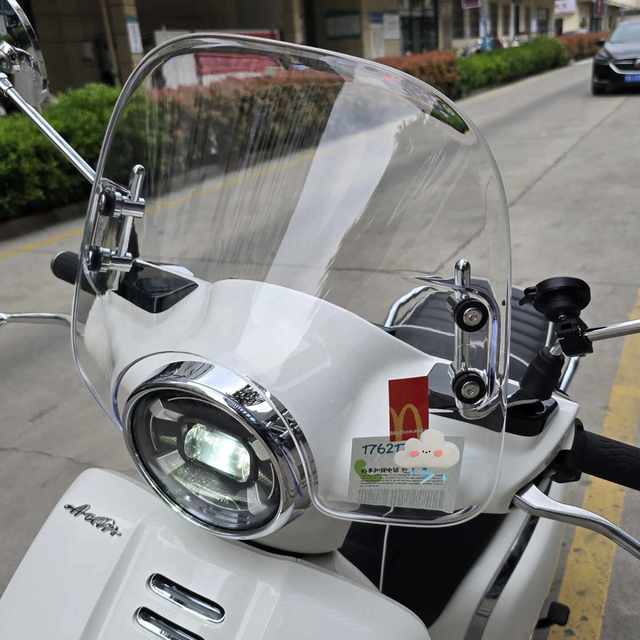 踏板车的默认改装，今年成了交警的默认查处项：4地风挡整治和20多条翻车帖摊开，加多高这笔账一开始就问错了