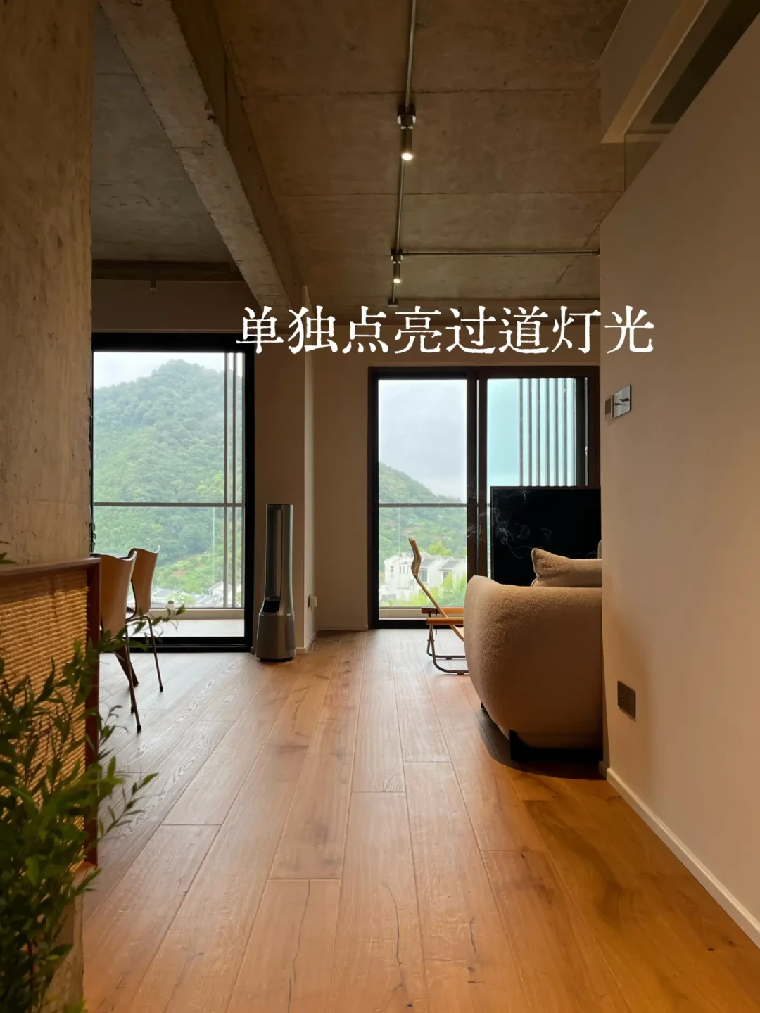 25块一米的和8600全屋的都叫磁吸轨道灯:我对完12份真实账单,锁死你的从来不是灯,是那口接口