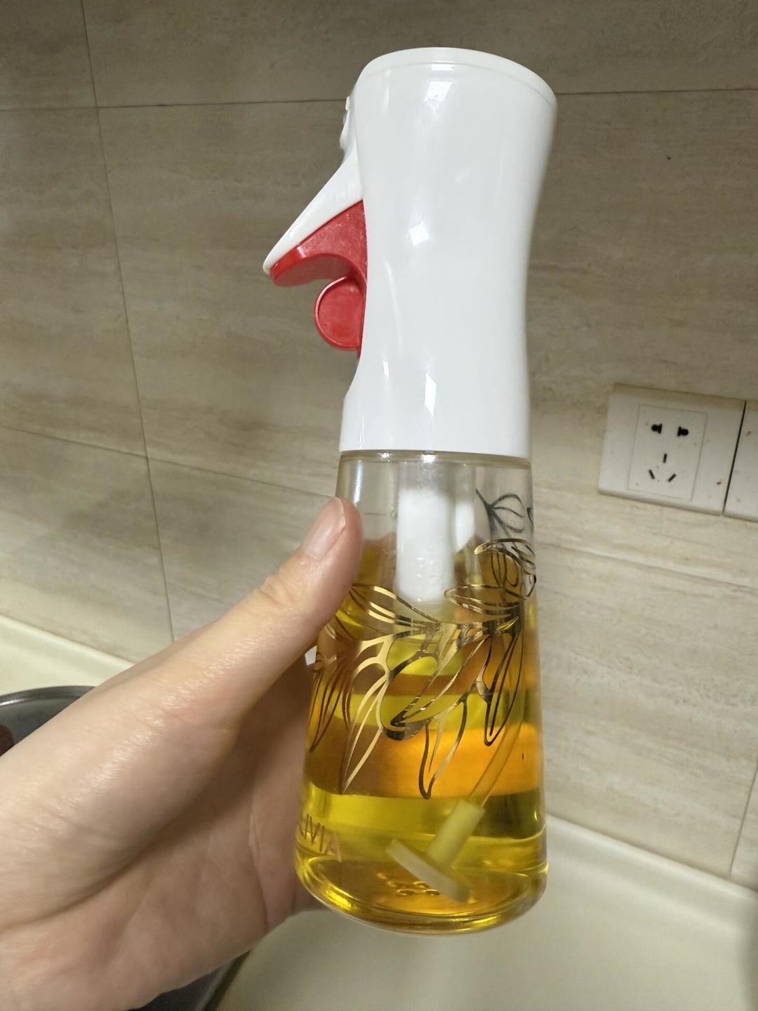 油瓶标签换新了，头一桶刚要吃见底：对完4个标准号、一组42天研究和三十多篇新标帖，炒菜家庭得先换一套买油逻辑