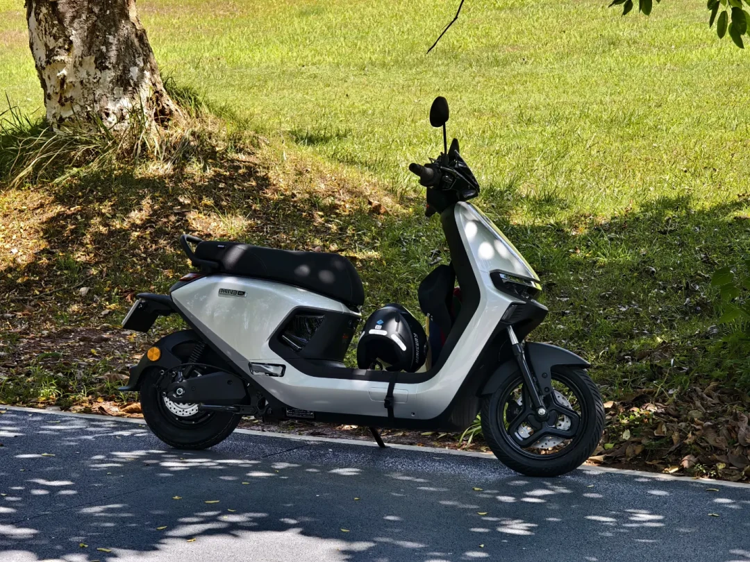 买九号先分清“N”:2999到5699,哪些要E证、哪台有ABS,选前看这张表