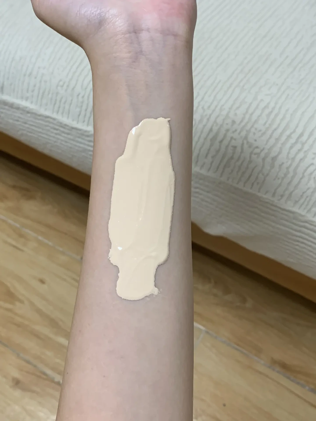 到健身比赛现场让运动员带妆硬拉：欧莱雅没听进