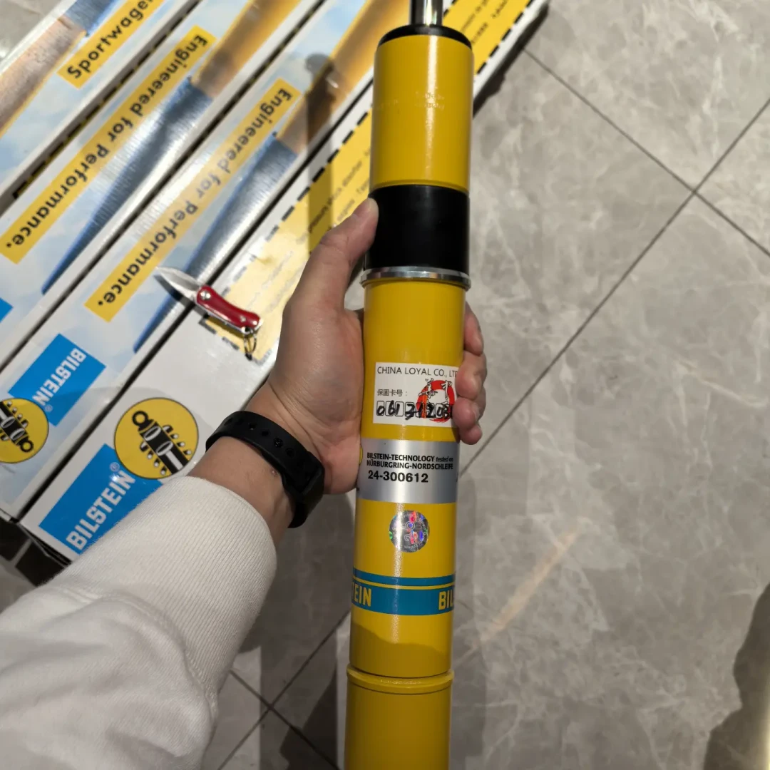 老车避震漏油,多数人的正确答案其实不是绞牙:只换筒、不碰簧,但先接受直替的三个意外