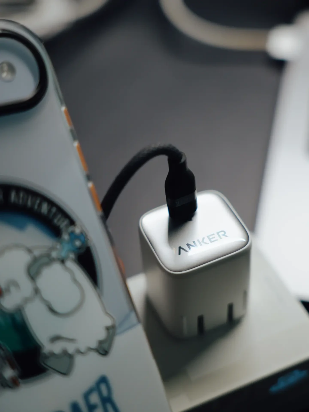 iPhone 18的60W AVS,把安克产品线搅了个底朝天:160W旗舰掉队,65W那颗反而先拿到「满速」名分