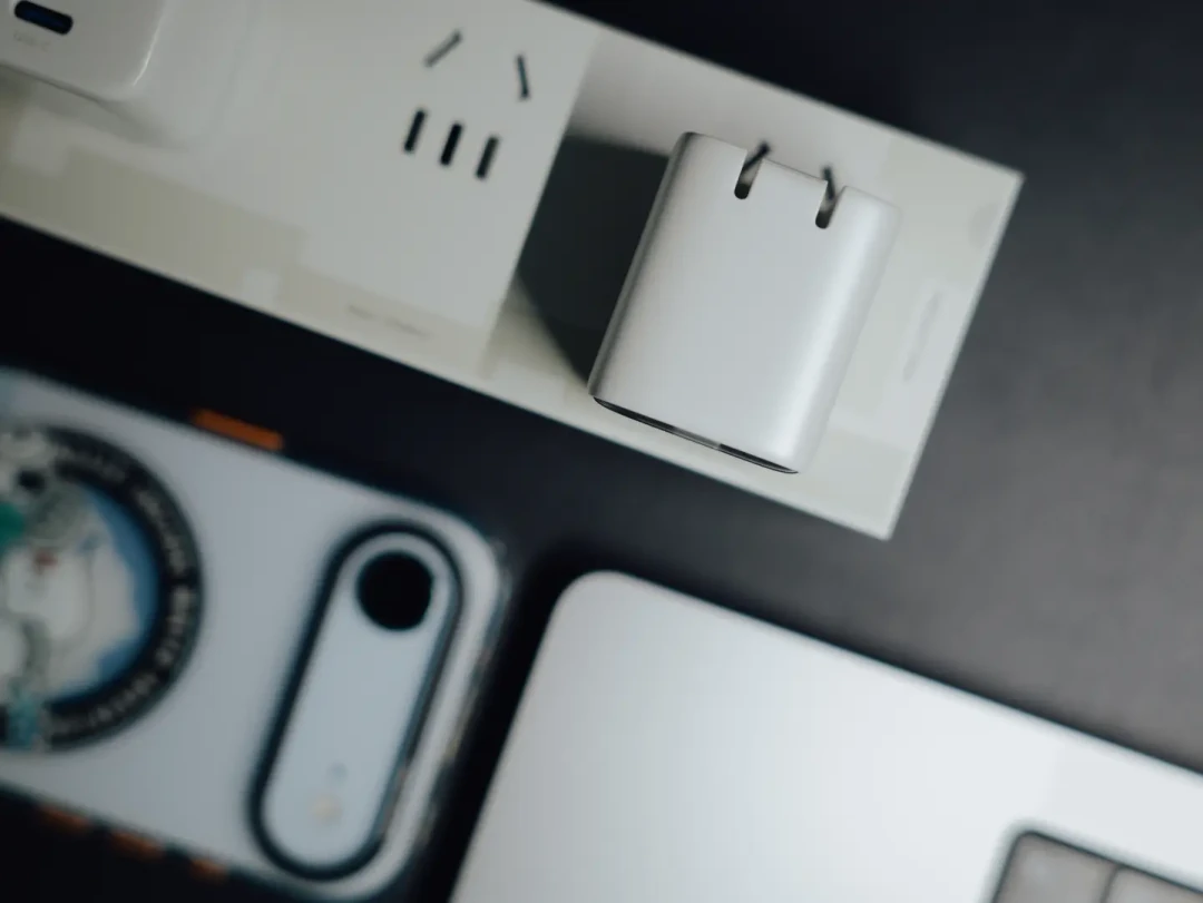 iPhone 18的60W AVS,把安克产品线搅了个底朝天:160W旗舰掉队,65W那颗反而先拿到「满速」名分