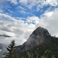 稻城亚丁免了146元，三清山只免两个省：这轮登山免票潮，先认四类再算三笔