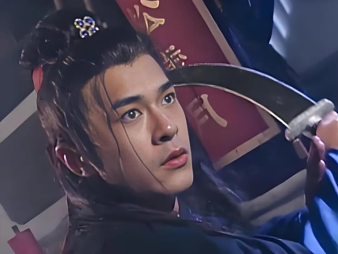 1979版《圆月弯刀》被网友翻出来了:94分钟、3把道具刀、一盏画出来的月亮,为什么古龙看完认输