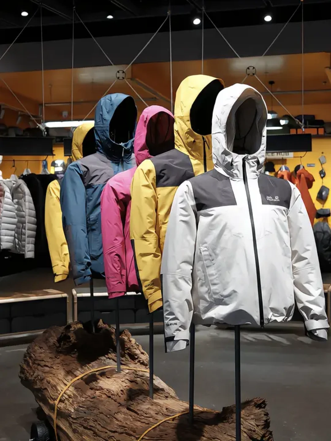 狼爪新店自称新手补给站:我把它三层装备的电商实价全摆开——169的速干T别买、700-1100的外壳才值得,而且它全年低价根本不等双11