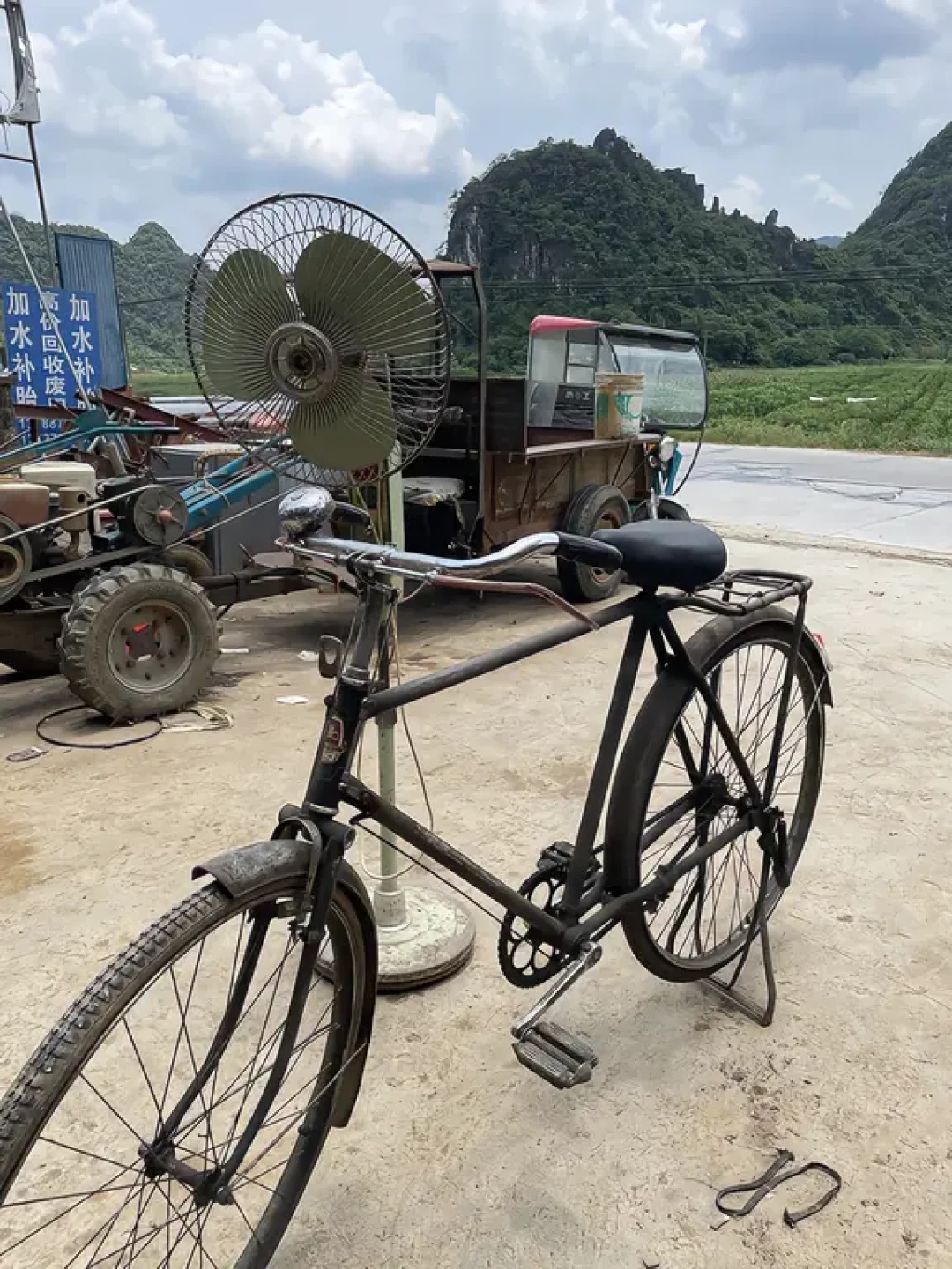 你爸妈那辆二八大杠,既不值70万,也不该30块卖掉:我把全网永久老车的真实成交翻完了,卖、留、复刻这三笔账一次算清