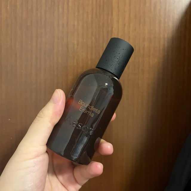 Aesop香水集体"寓言化"，新版50ml卖到旧版100ml的价：对完官方通稿、三个国家专柜价和两个月清仓帖，买不买一次算清