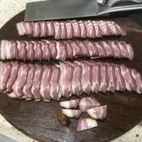 吃纯肉还在去皮挑瘦肉？老饕的菜单里脂肪才是主角，新手却把纯肉吃成了“瘦肉饥荒”