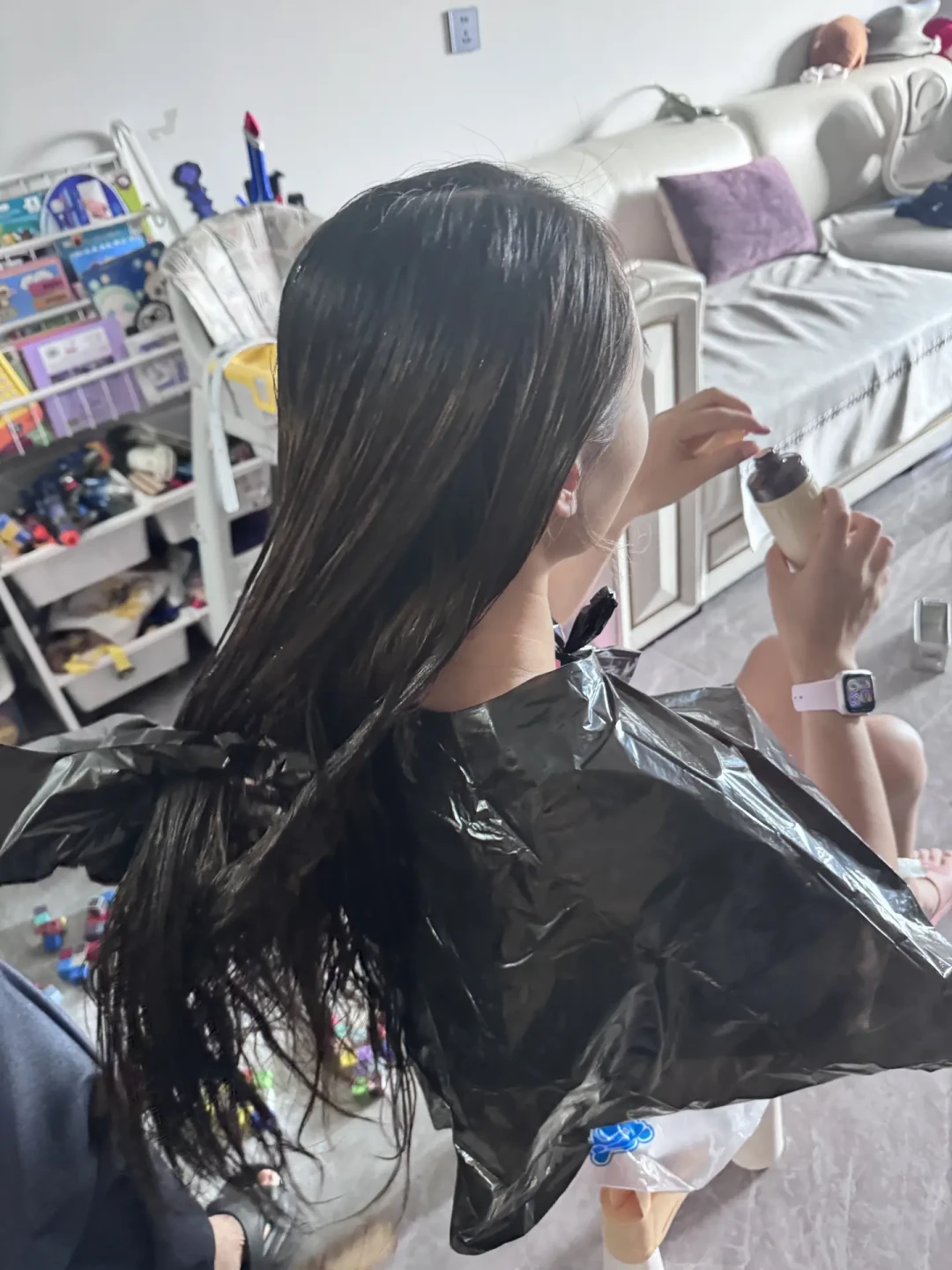 你准备收藏的那篇“染发新规必读”,最后一段在卖货:封禁词过去五个月,马甲比执法跑得快