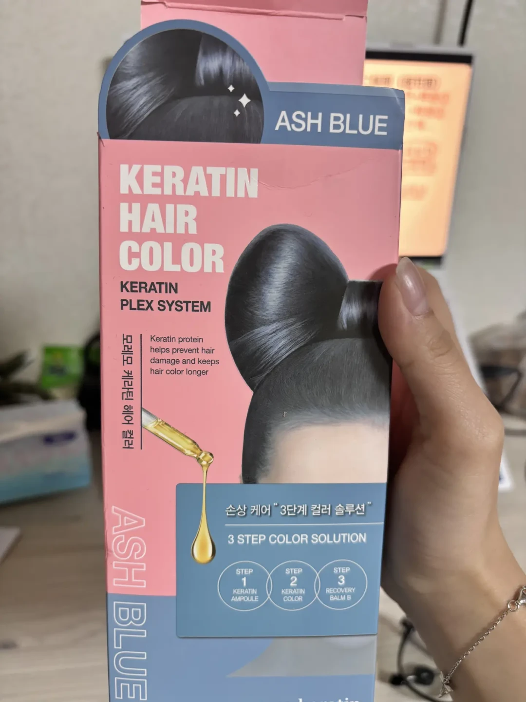 你准备收藏的那篇“染发新规必读”,最后一段在卖货:封禁词过去五个月,马甲比执法跑得快