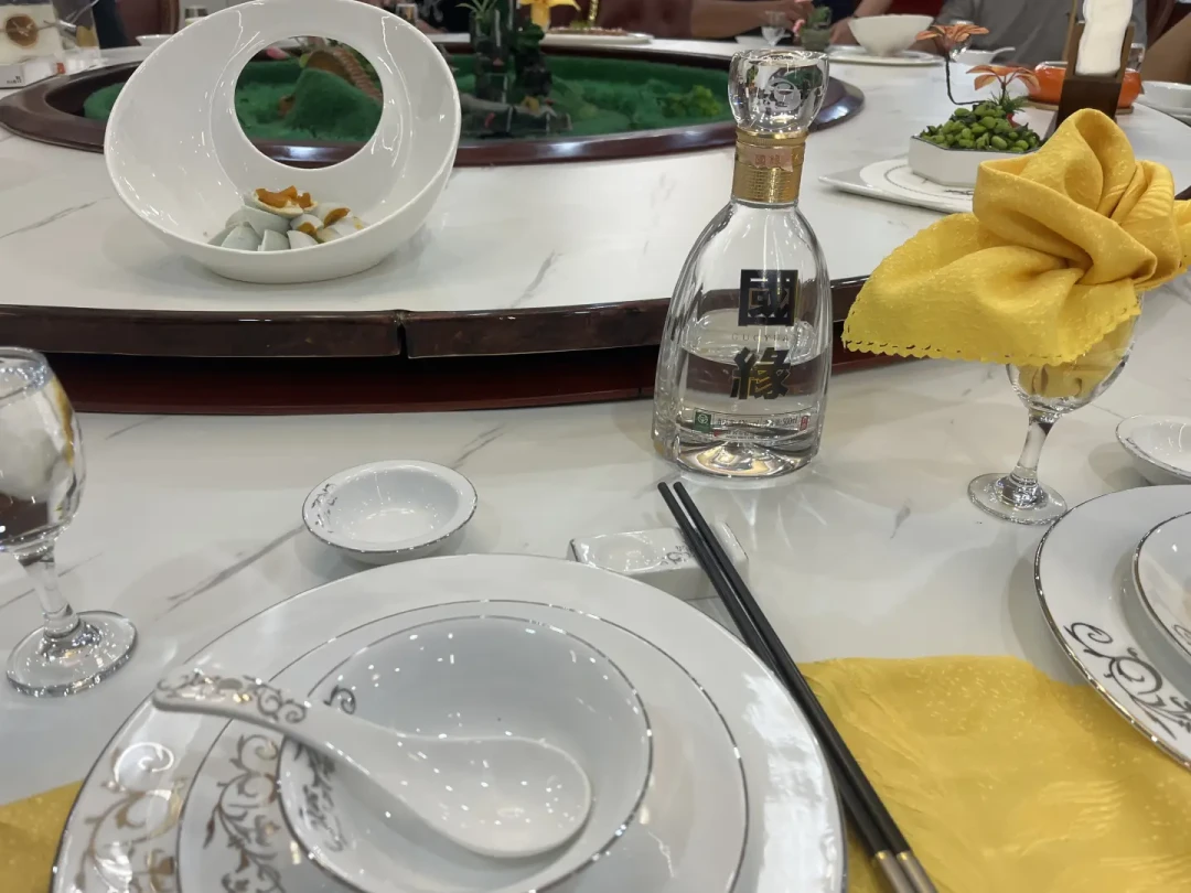 新女婿中秋上门礼:你买的两瓶国缘,400块以上的部分可能只在江苏省内好使