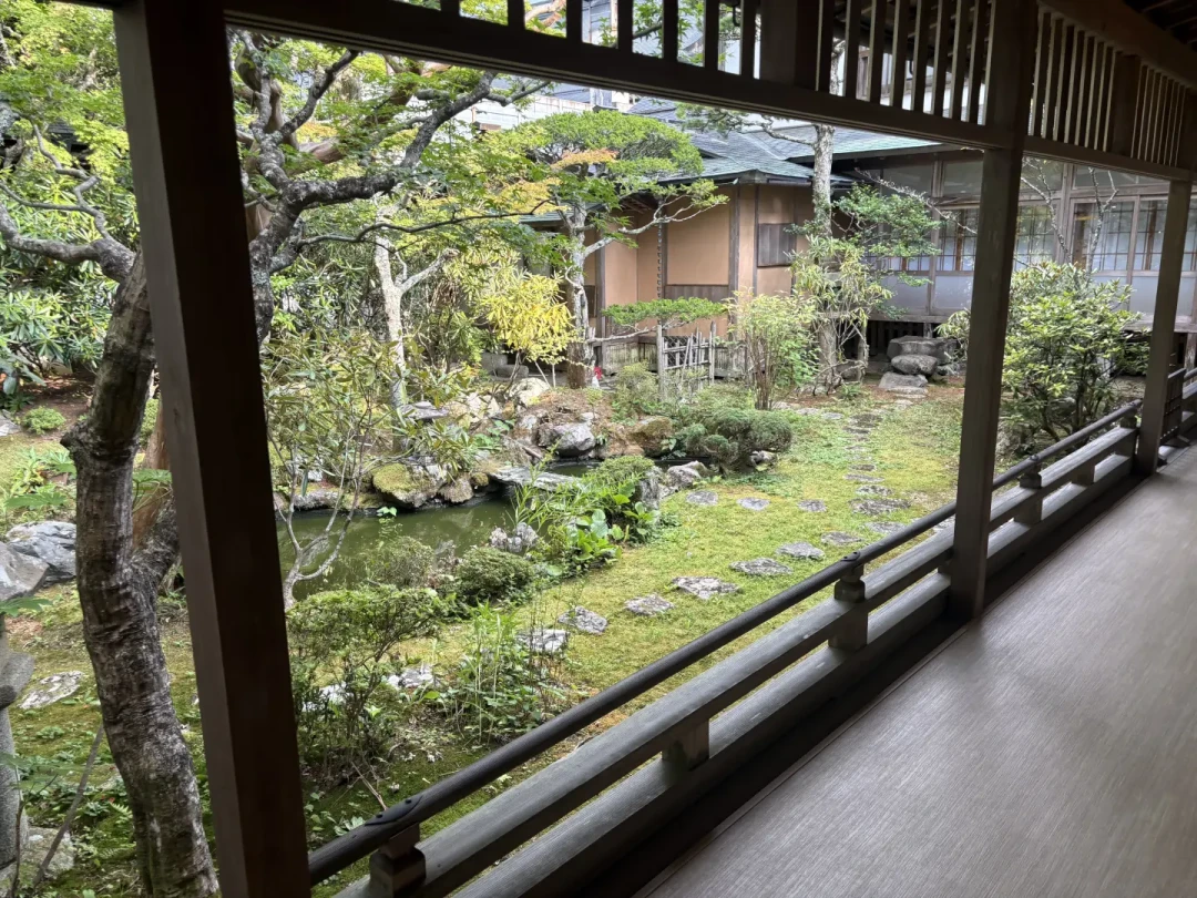 禅意旅行的全年低点在中秋前的11天:普陀山回到160、机票比国庆低五成,窗口期这笔账算完,再决定要不要等假期