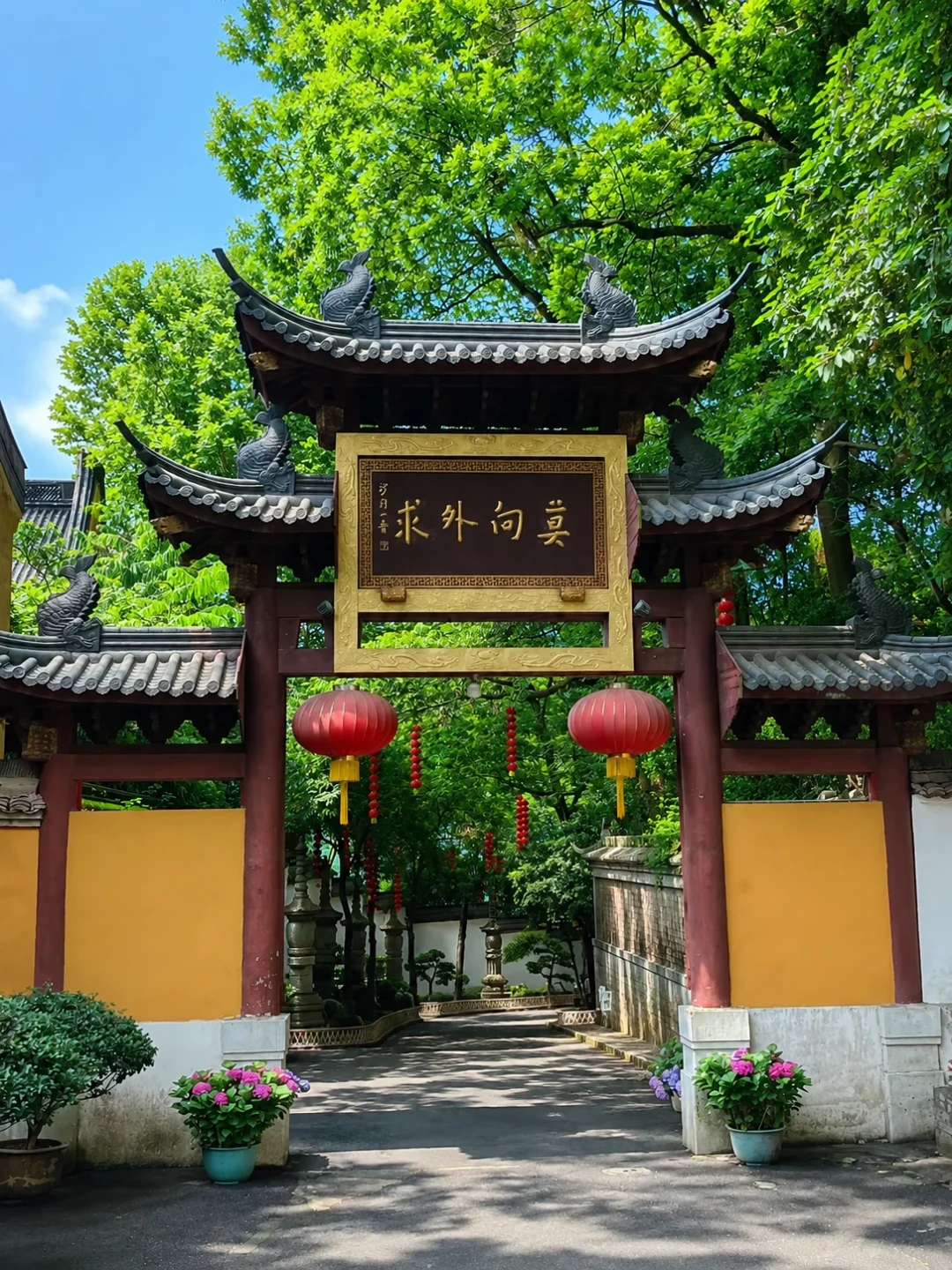 禅意旅行的全年低点在中秋前的11天:普陀山回到160、机票比国庆低五成,窗口期这笔账算完,再决定要不要等假期